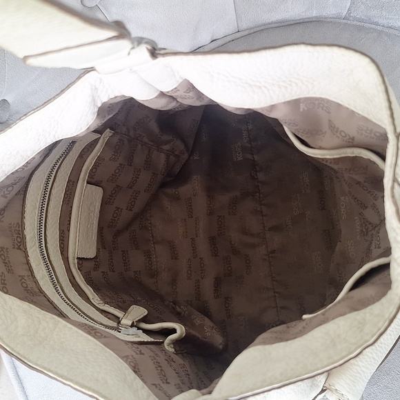 Michael Kors White Leather Shoulder Bag - Picture 7 of 8